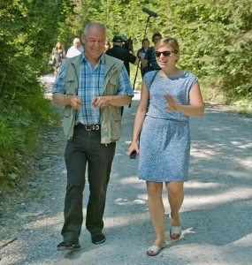 Katharina Schulze, MdL und Axel Döring vom Bund Naturschutz bei der Ortsbegehung von Schloss Elmau