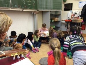 Katharina Schulze liest "Minus Drei und der Zahlensalat" in der Hirschbergschule