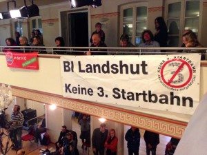 Viele Ehrenamtliche engagieren sich in Landshut gegen die Dritte Startbahn – und haben dies am politischen Aschermittwoch der Grünen auch gezeigt!