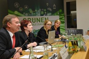 Diskutierten über E-Governent: Wilfried Bernhardt (Staatssekretär a.D.), Verena Osgyan (MdL), Dr. Julia Klier (McKinsey), Katharina Schulze (MdL)