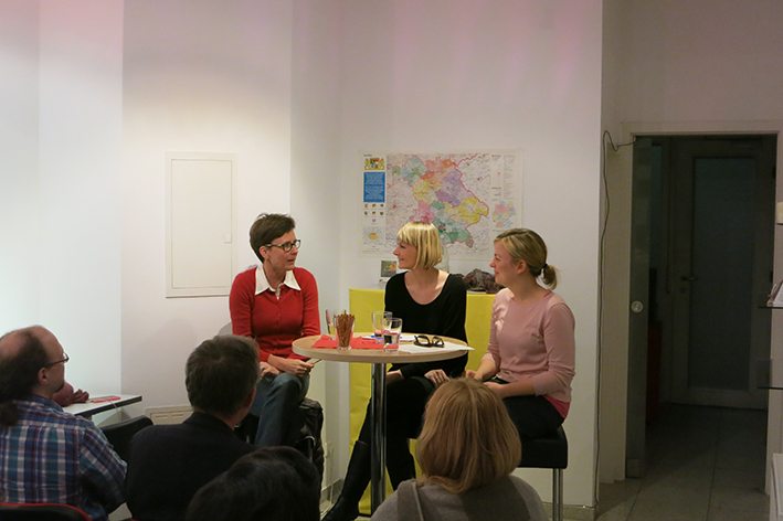Isabell Zacharias, Nicole Gohlke und Katharina Schulze in der Diskussion