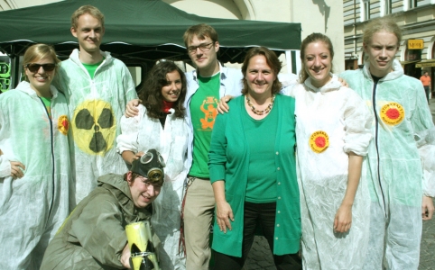 2009 im Landtagswahlkampf: Protest gegen den Ausstieg vom Atomausstieg mit der Grünen Landesvorsitzenden Theresa Schopper
