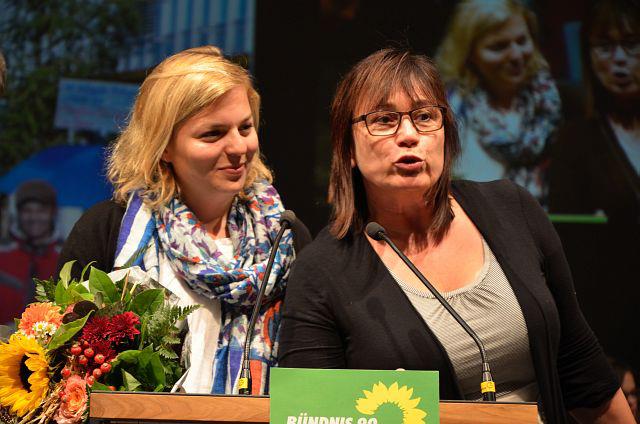 Die Grünen in Bayern ehrten auf ihrem Landesparteitag Katharina Schulze und Helga Stieglmeier für ihr Engagement gegen die Dritte Startbahn.