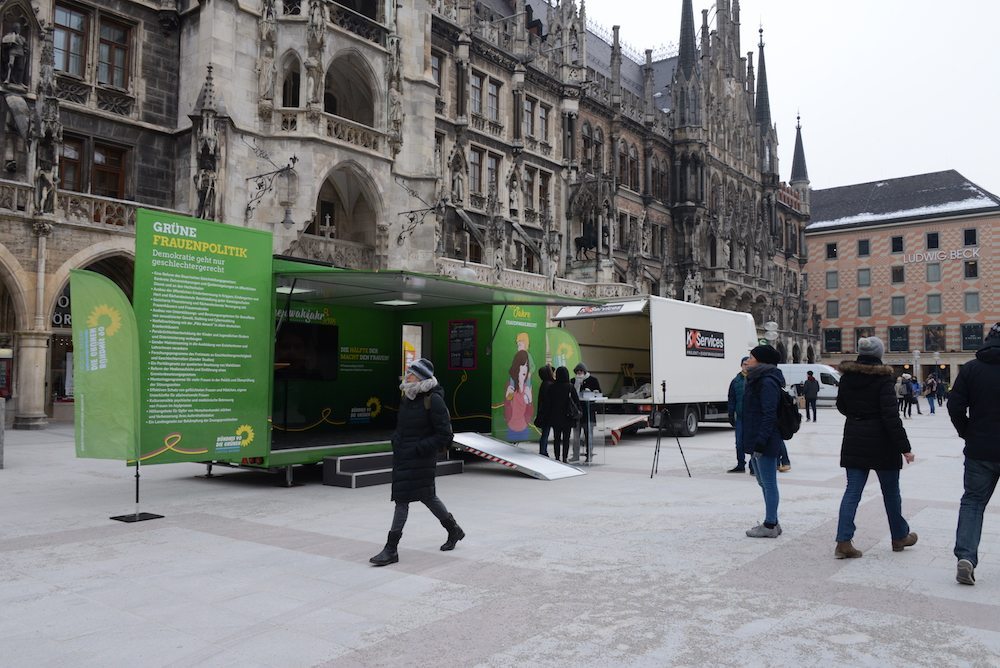 Die Roadshow zum Frauenwahljahr startet am Münchner Marienplatz