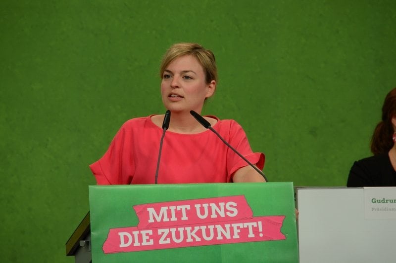 Katharina Schulze bringt ein Kapitel des Wahlprogramm-Entwurfs ein: Nun konnte die Debatte beginnen!