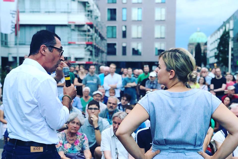 August: mit Cem Özdemir beim Straßenwahlkampf in Nürnberg