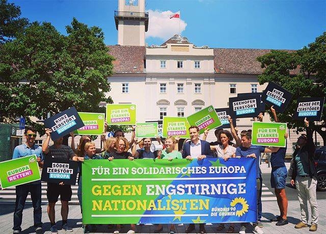 Juni: pro-europäische Demonstration mit den österreichischen Grünen in Linz.