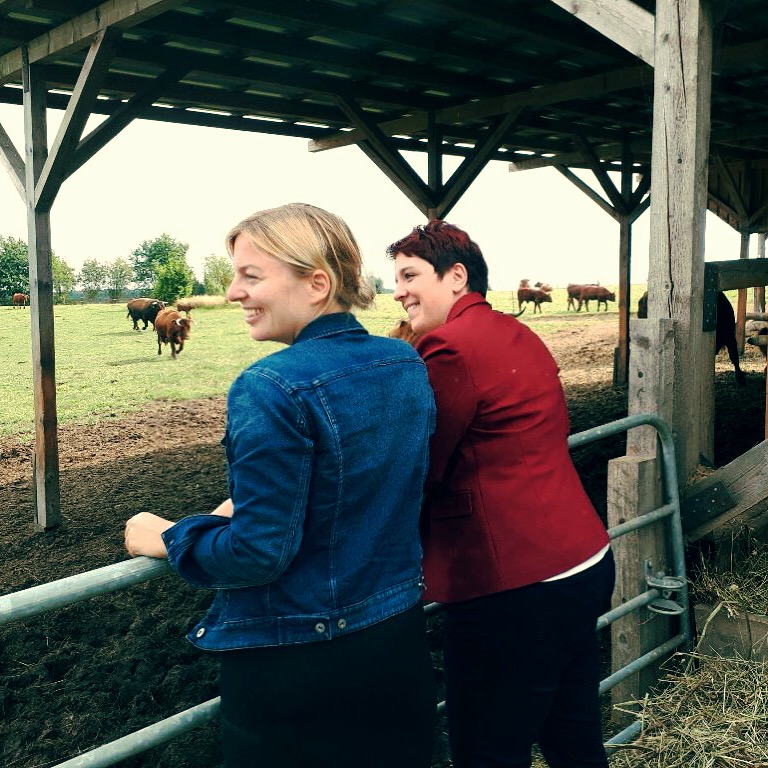 Mit meiner Kollegin Anna Toman auf einem Demeter-Bauernhof